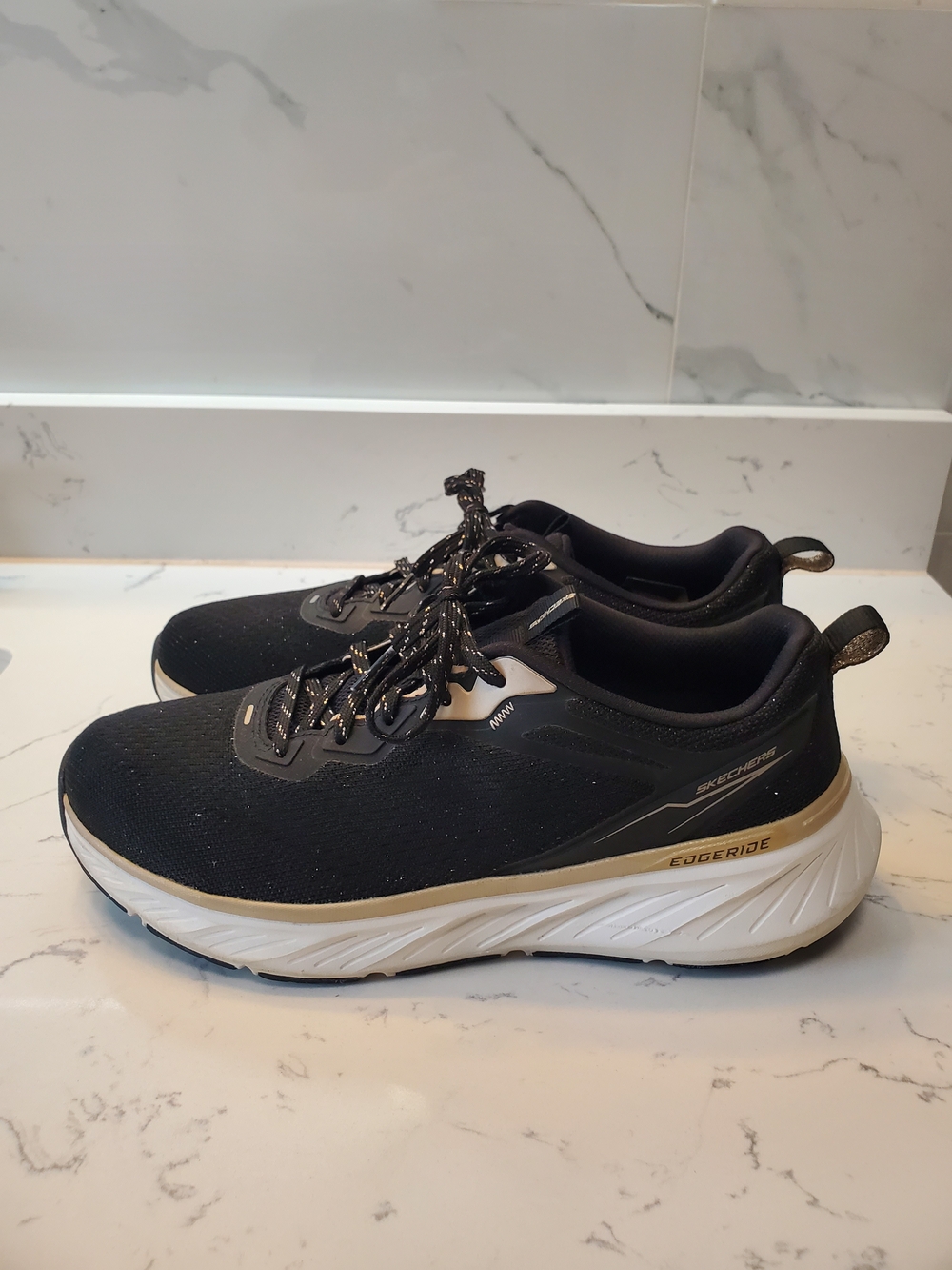 Skechers men's Relaxed Fit Edgeride - Soft Radiance sneakers Us9.5